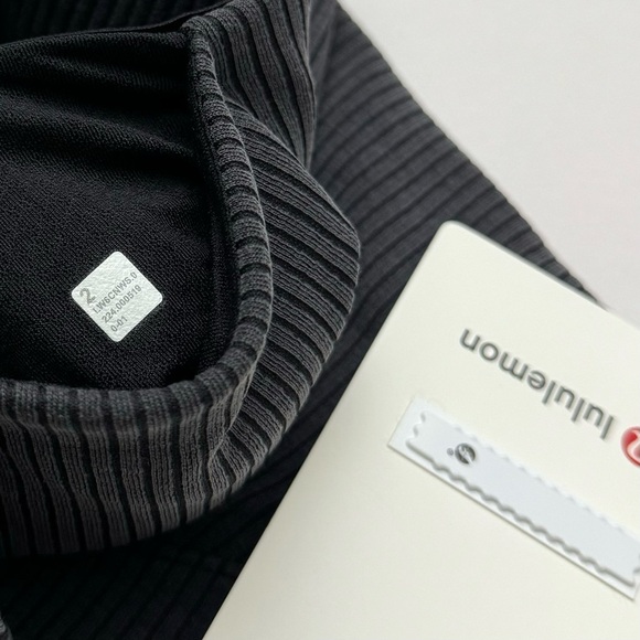 Lululemon Ribbed Softstreme Zip Leg High-Rise Crop Pant 25” - Black, Size 2 - Picture 8 of 9